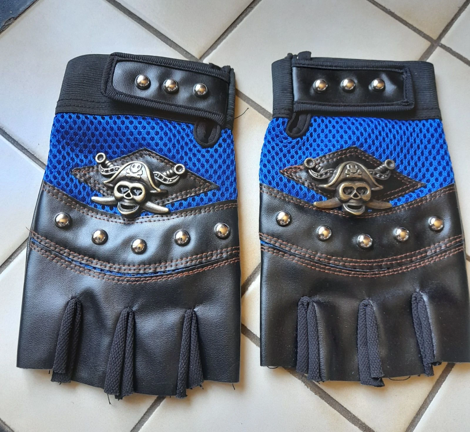 Gant motif tête de pirate  – photo 2